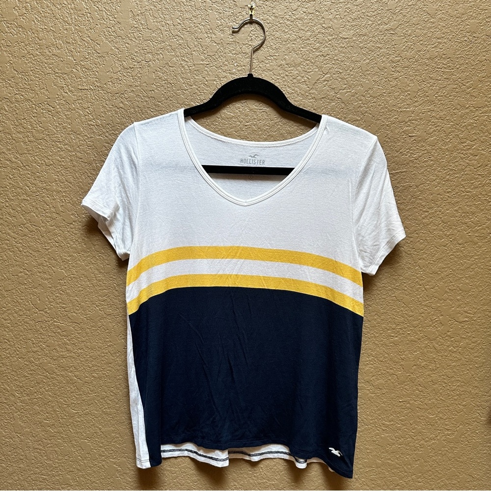 Hollister Women's White, Yellow, and Navy Tee